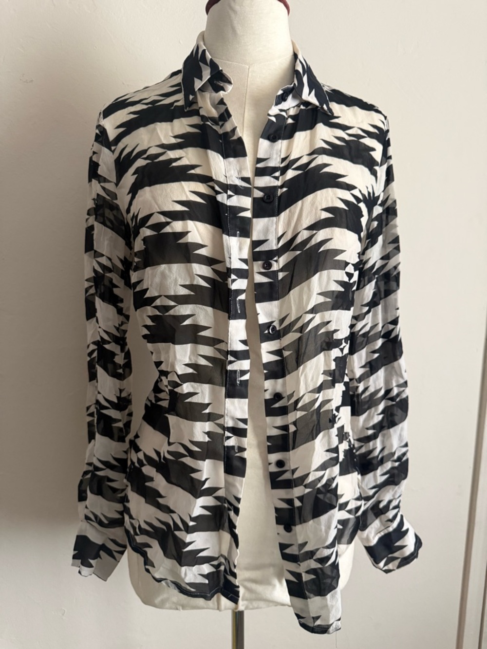 bebe Black and White Abstract Printed Button-Down